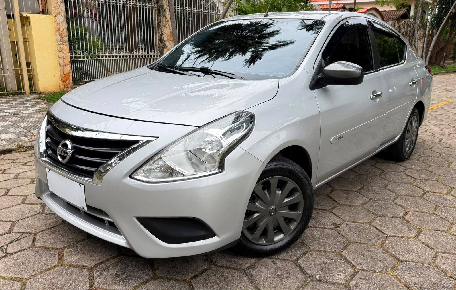 Nissan Versa V-Drive 1.6 MT